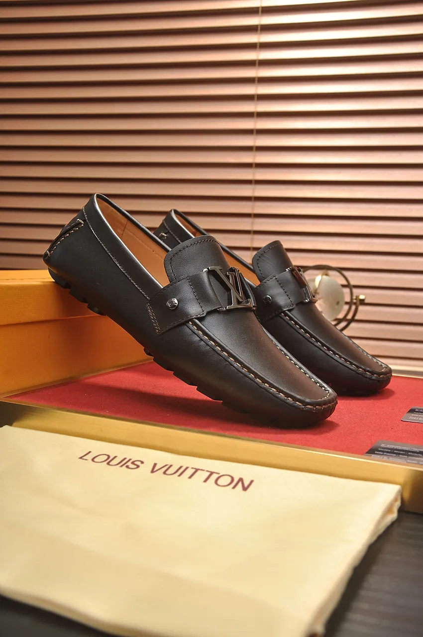 Men's men's shoes 💰420💶 [LV Doudou shoes] (water-dyed cowhide lining) new model is on the market, available on the official website. The new Doudou shoes are processed into single-color materials, and the uppers are made of imported cowhide material. The body of the shoe is fully hemmed with mark thread, and is lined with imported original cowhide leather. The elegant shoe shape is super suitable for all-matching, and the size is 38-44.